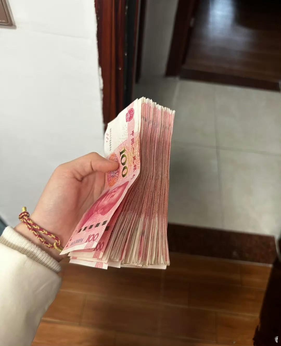 第一次感受到1w有这么多1万VS1万万贪官往房子里藏几个亿，确实也挺不容易的要藏