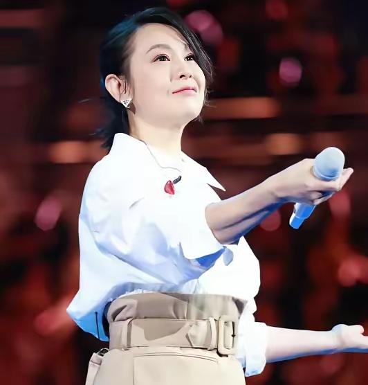 56岁的刘若英，用自己的经历说透了一个扎心的理——生孩子这事儿，真不看钱包厚度。