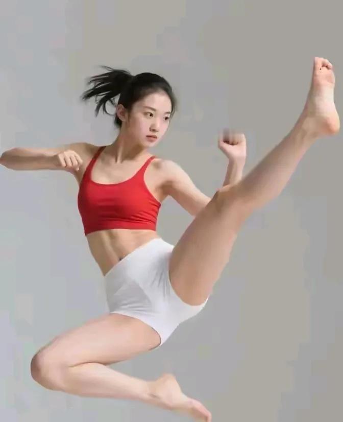 青春少女，飞跃如风，身姿如虹。