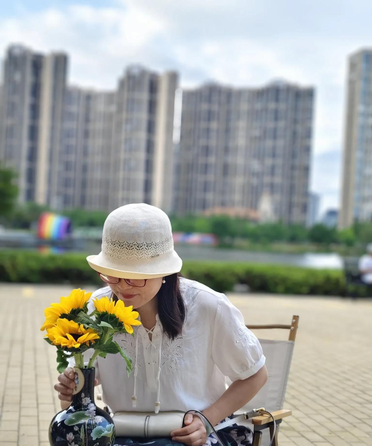 以后，可是不敢再旧事重提了……昨天晚饭后，我慢悠悠的散着步。无所事事的给读大四