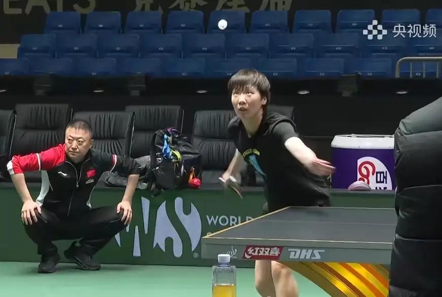 王曼昱今日成都混合团体世界杯上训！今天是与陈熠大个儿妹妹对练，曼昱看起来状态还