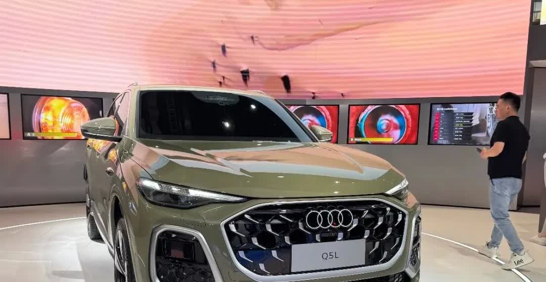 新奥迪Q5L科技外观，还玩智能化，奔驰GLC这回该慌了既像电车一样智能炫