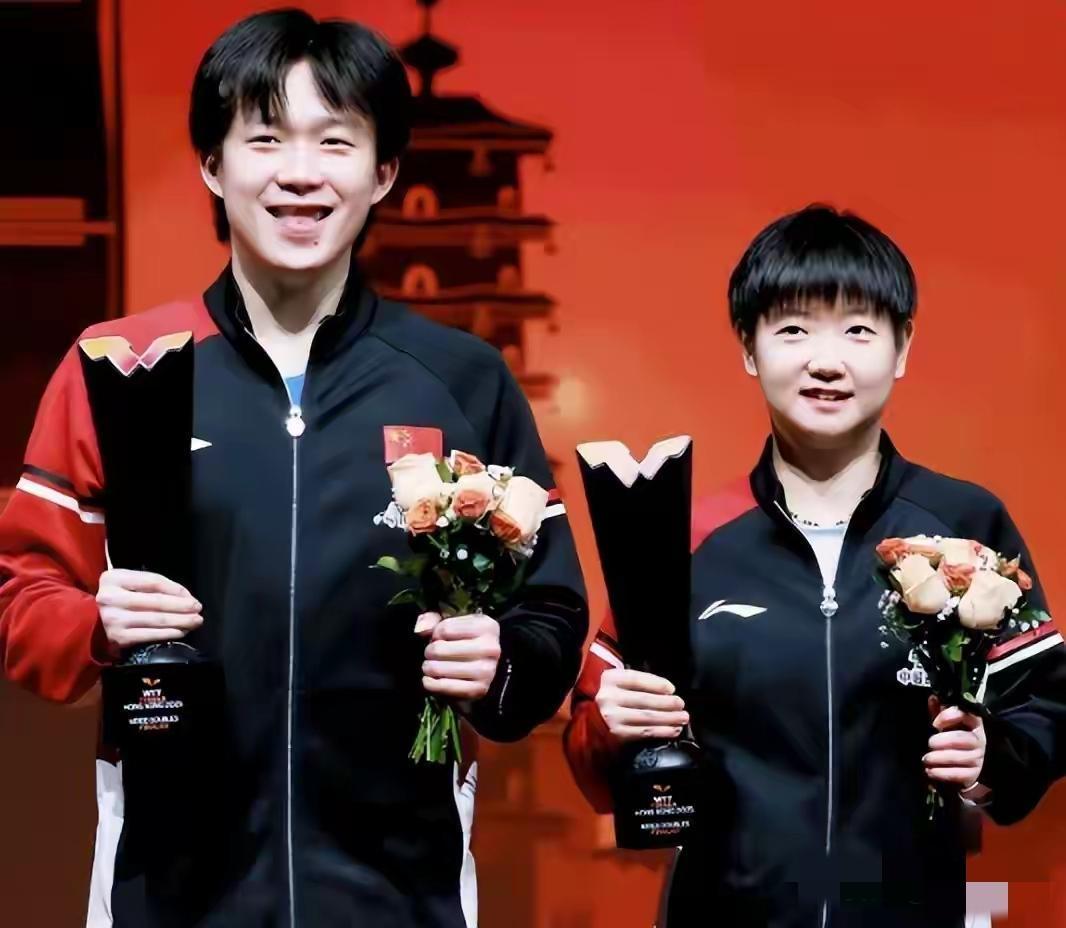 这几天孙颖莎和王楚钦的球迷有点难受……！“年度能量人物”投票孙颖莎已经达到2