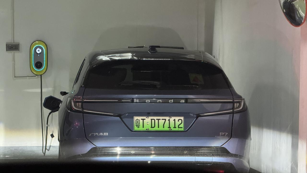 只要是容量超过60度的电池7kW的家充就会显得很无力…我这辆本田P7就是样板