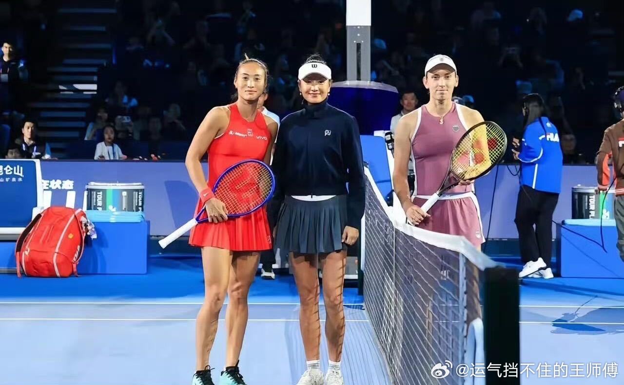 瞿颖6天集齐郑钦文费德勒李娜天呐瞿颖这运气是开了挂吗？6天集齐郑钦文、费德勒