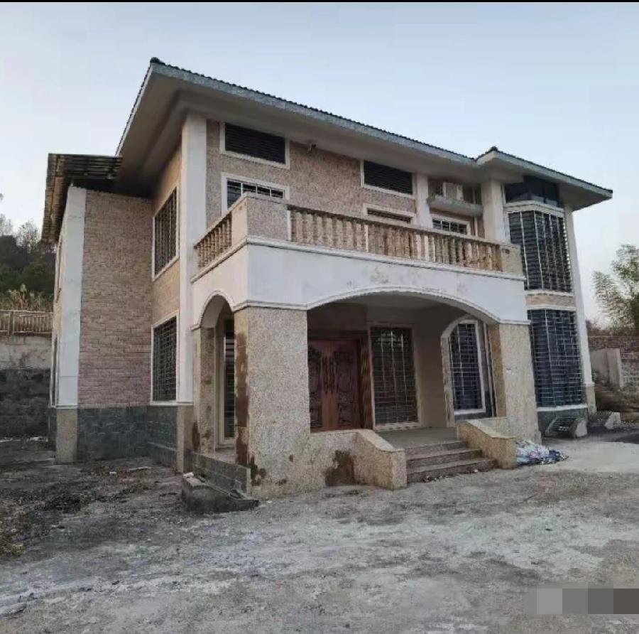 佘智江老家房子，邵东市佘田桥镇高塘村，挺精致的独栋别墅，这些年网上很流行的，农村