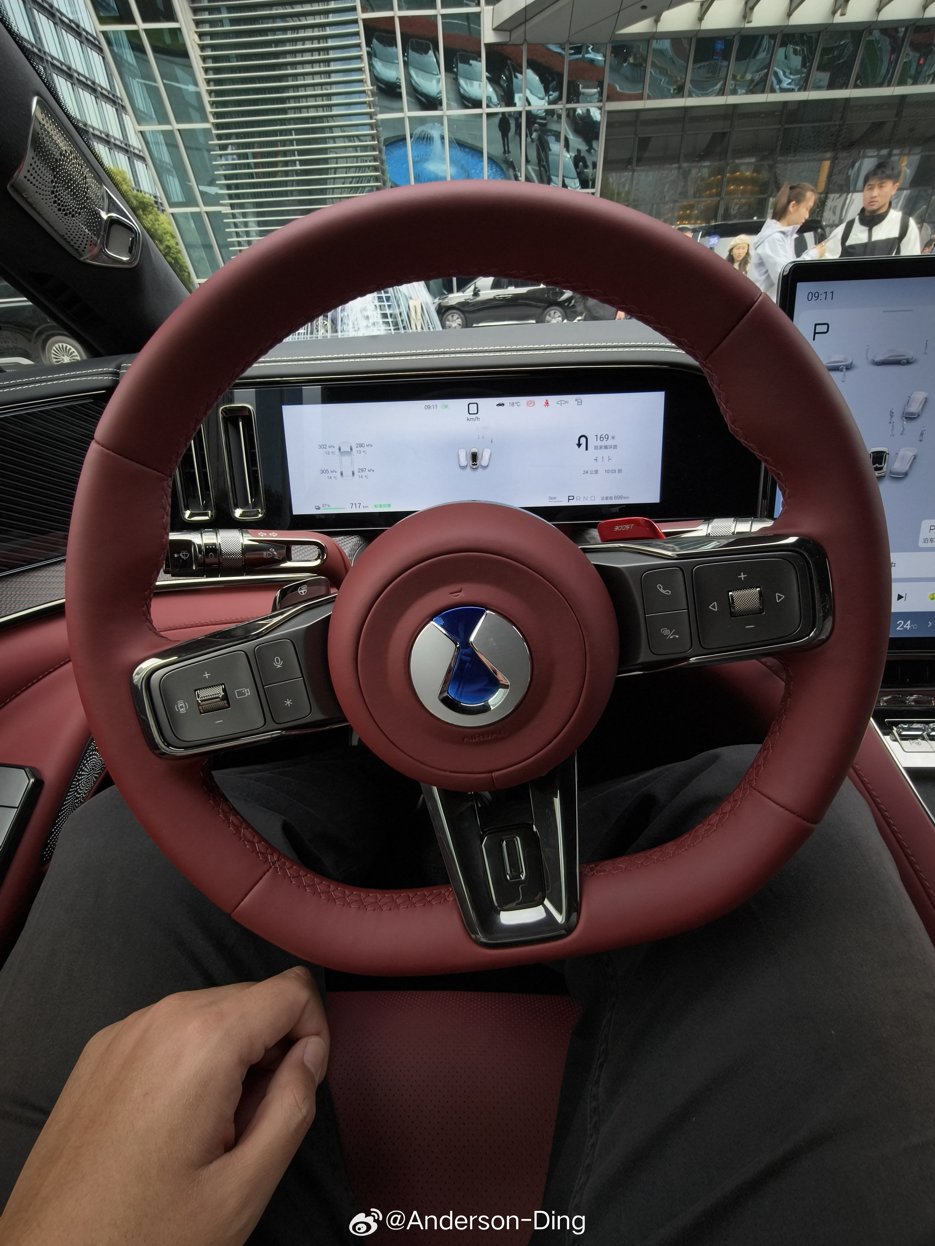 上上周开了下新款腾势Z9GT，这是我第一次动态感受Z9车系，之前听开过的同事讲