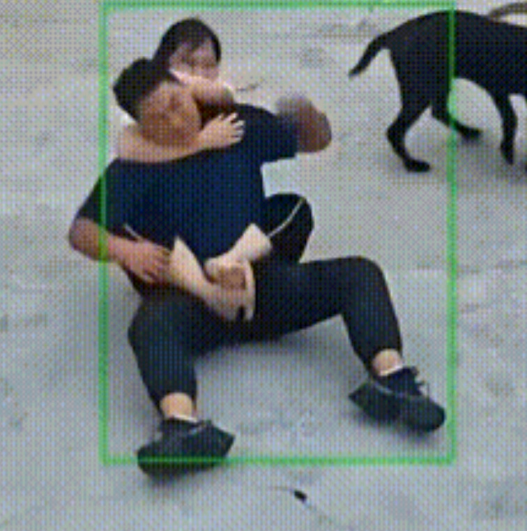 解释不清了！山东，一对夫妻因琐事吵架，120斤妻子竟然趁200斤丈夫不备，直接从