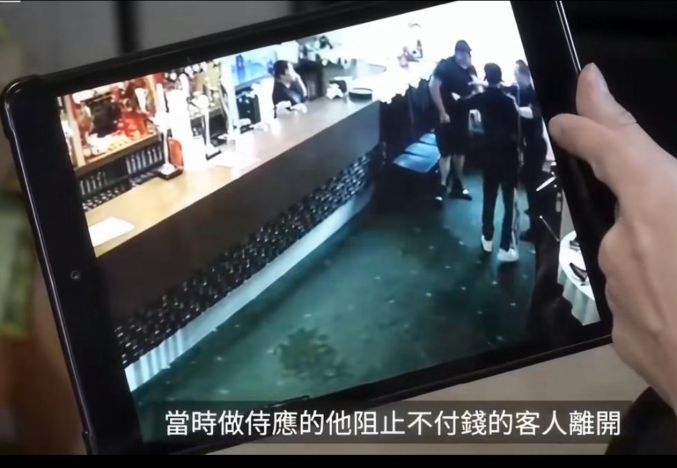 港人男子在英国做服务员时被打，虽然有视频证据，但是英国警方并没有抓捕打他的人
