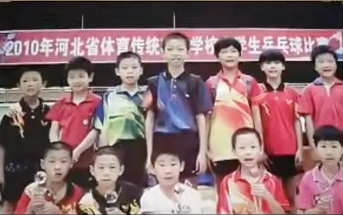 谁还没个童年！孙颖莎9岁参赛旧照萌翻网友刷到孙颖莎2010年的旧照啦✨9