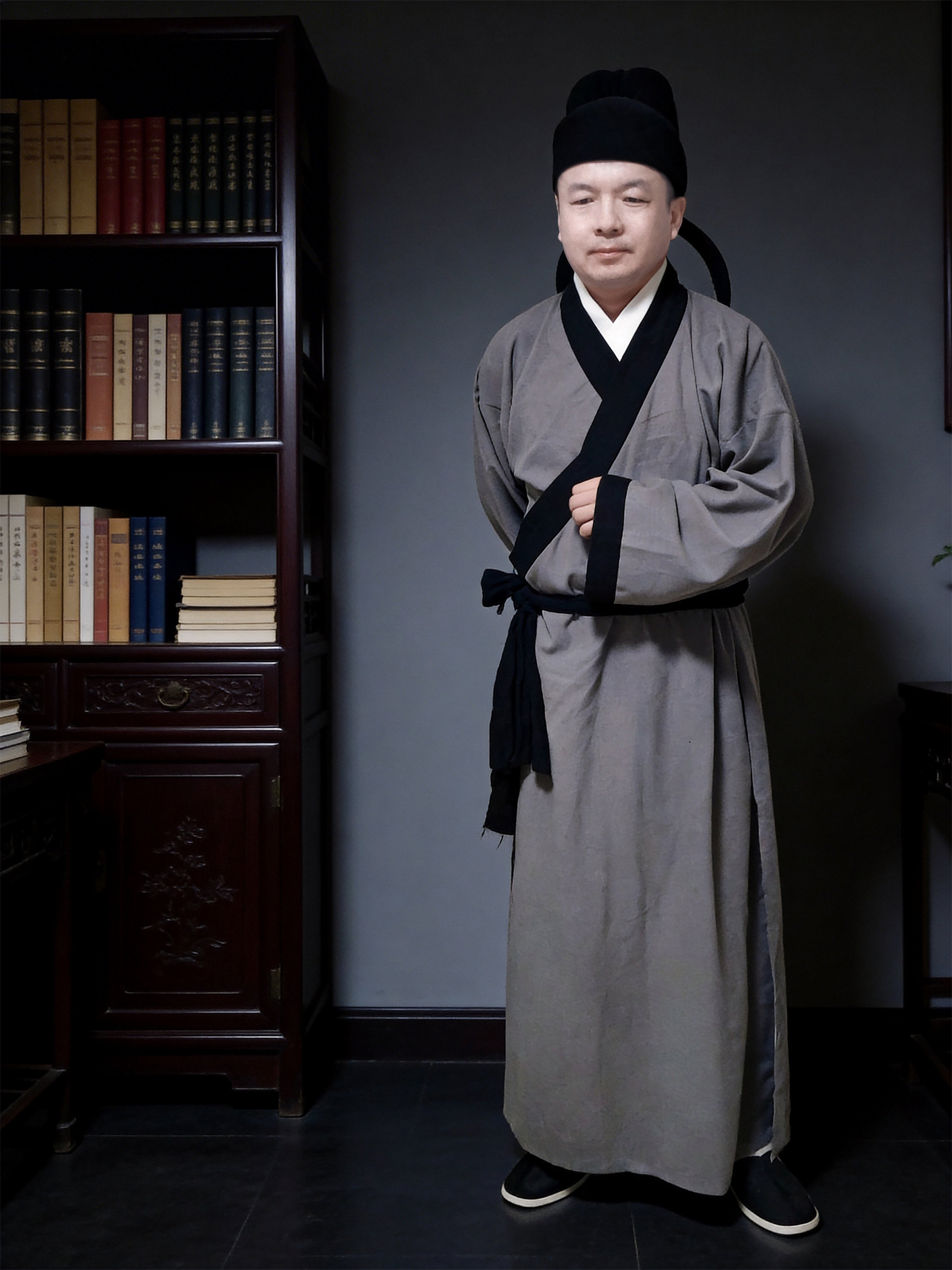 有人问我为啥不画大画，我为什么一定要画大的？别人要大，我偏要小。因为我知道我几斤