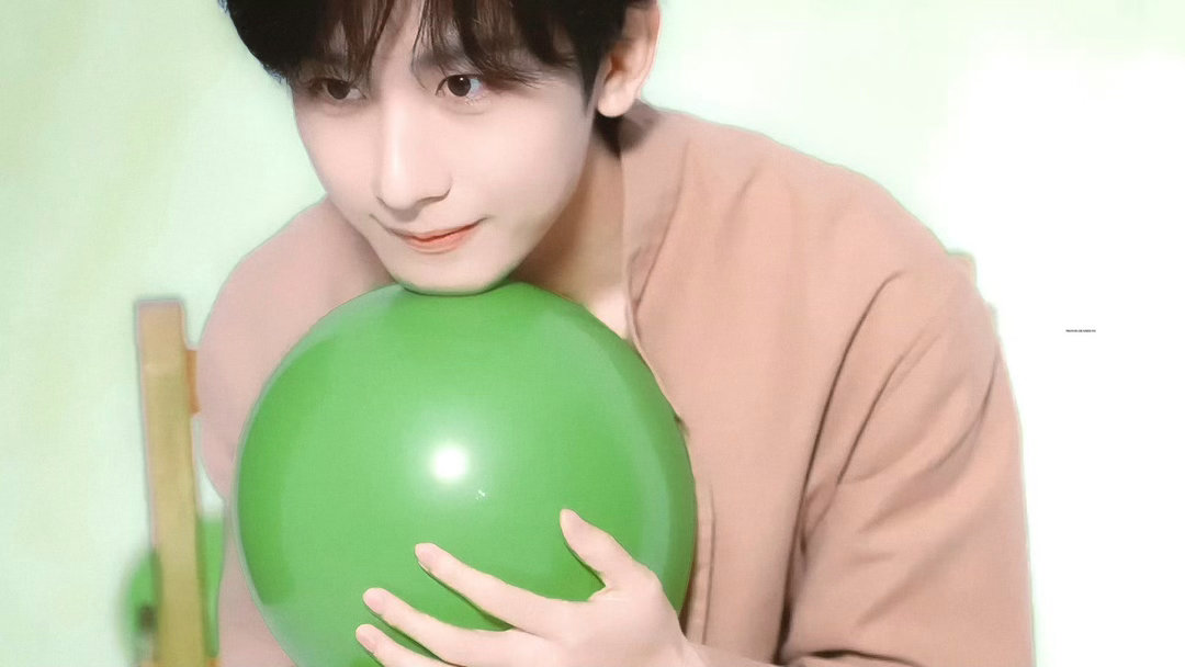 成毅🎈🎈🎈🎈🎈🎈🎈，羡慕可以和成毅贴贴的所有，哥，你不用抓住，