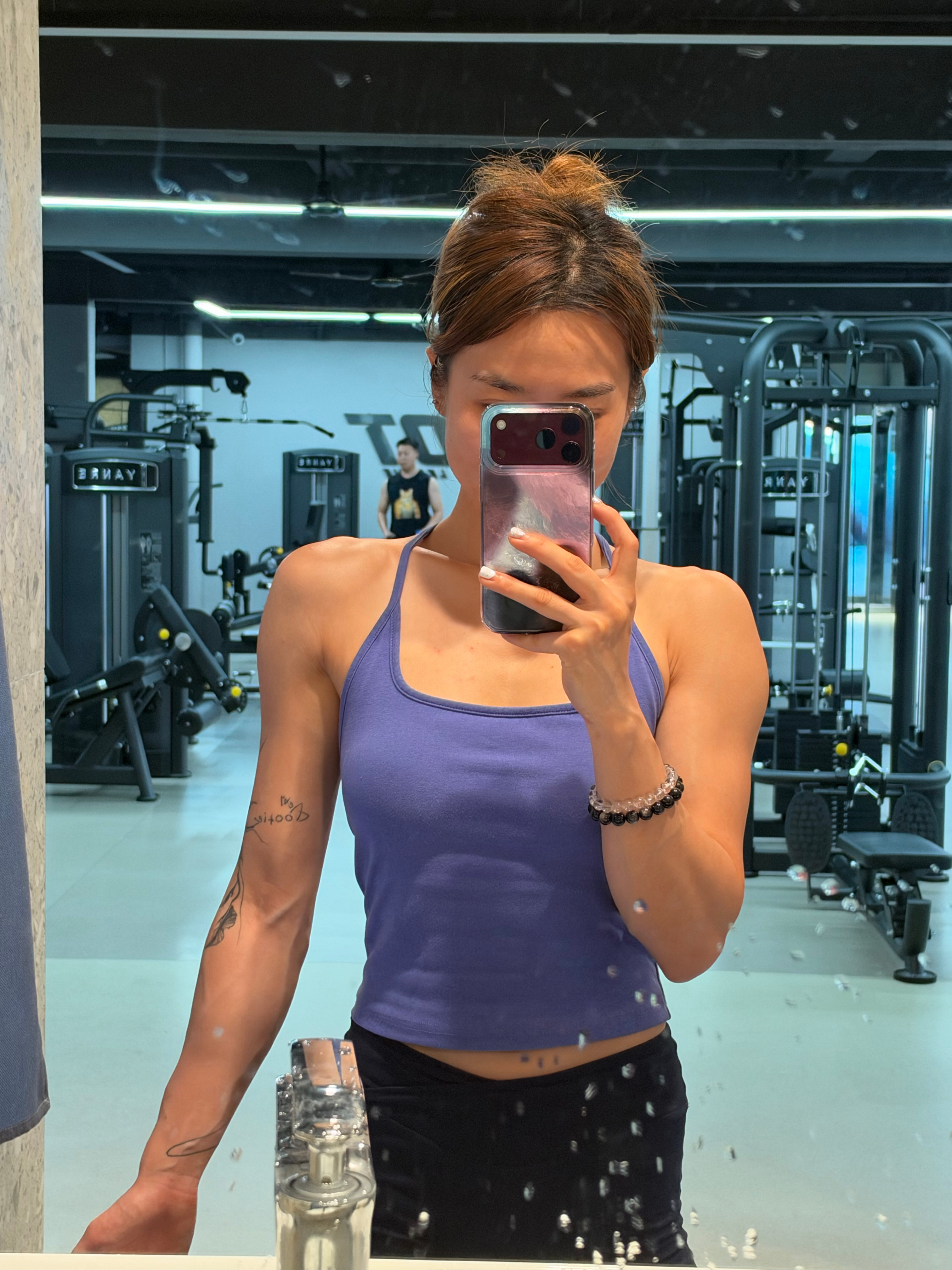 中午第一时间去健身房补上了～💪健身肌不可失练就有效​​​