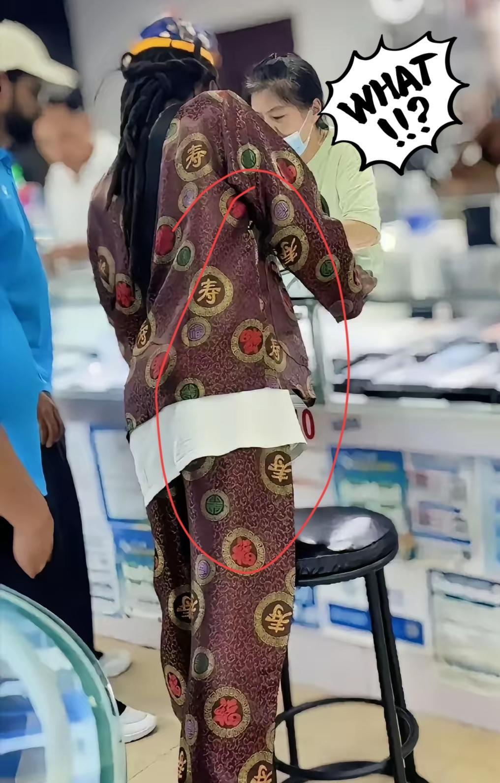 惊了！中国人给死者穿的寿衣，竟被老外穿出街当“国潮爆款”！那些绣着龙凤牡