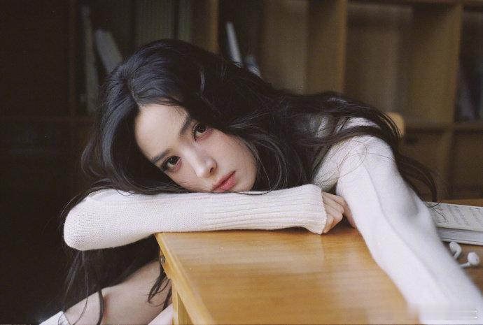 娜扎头像大户上新谁懂啊！娜扎头像大户上新太绝了，每一张都美到让人选择困难，卷发丸