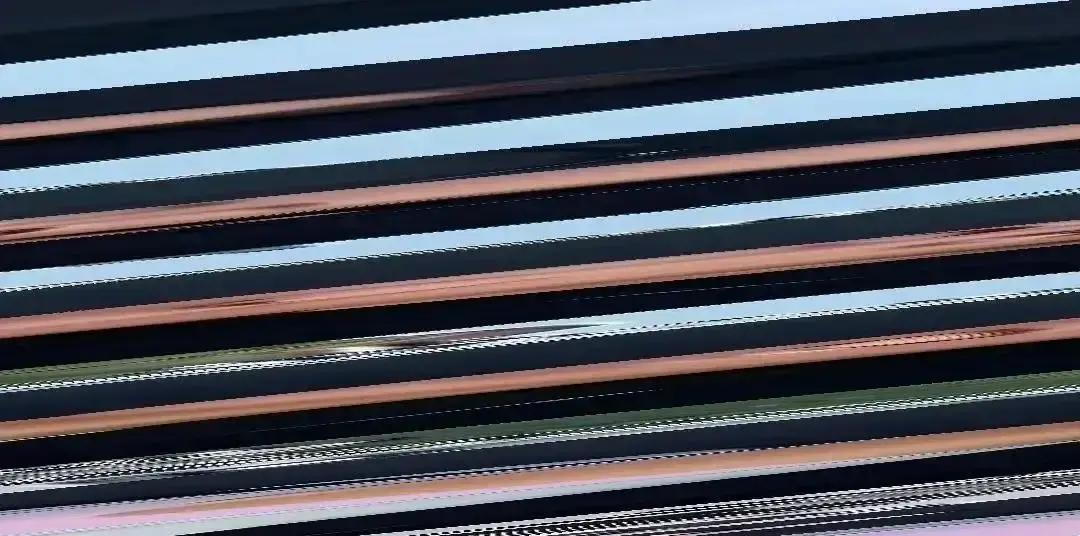 10岁霍中曦，南沙码头晒脱皮晒脱皮那天，他跟着工人搬完最后一箱货，领到的不