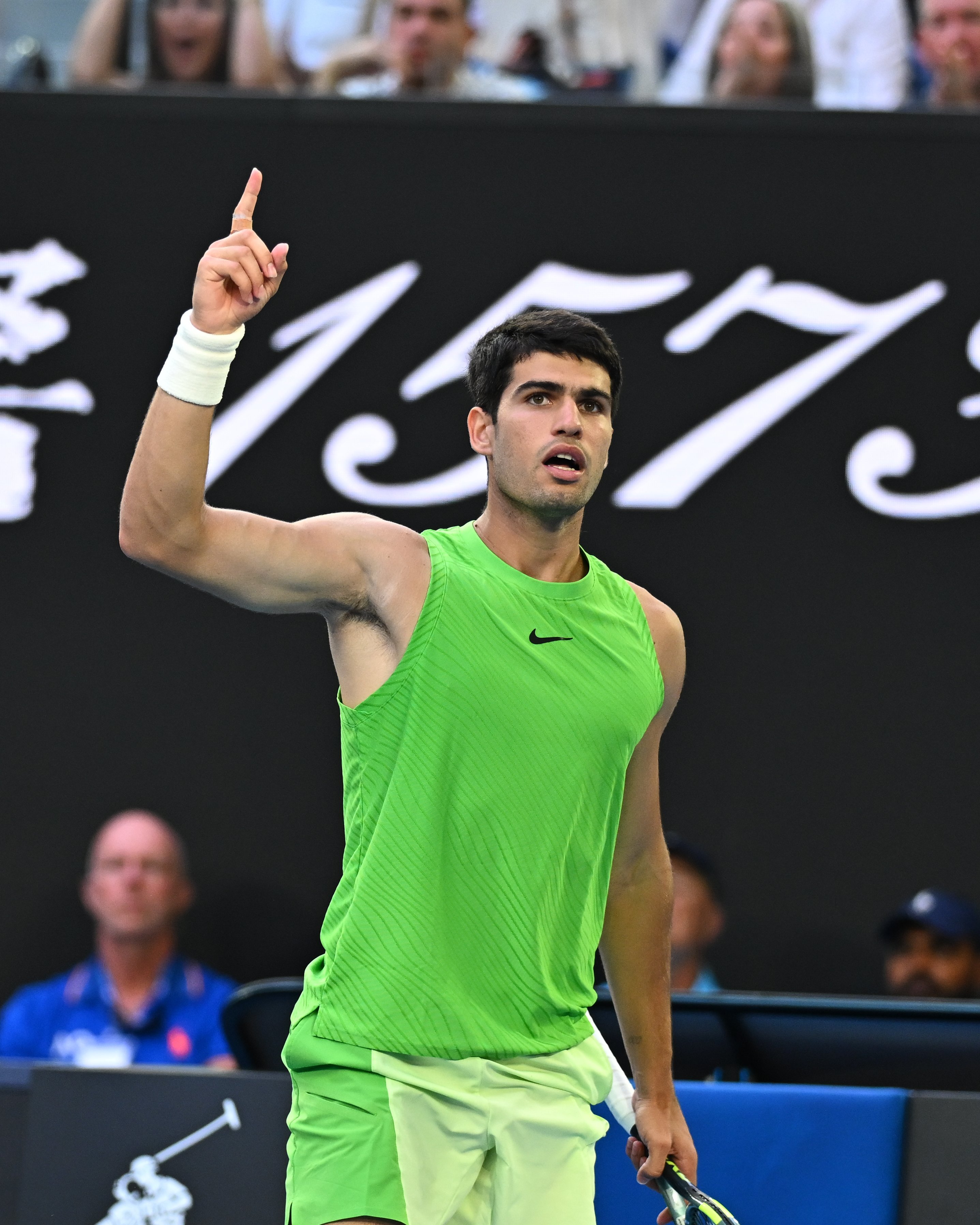 真是从午饭打到了晚饭啊。5小时27分钟，哪些同学从头看到尾的，来举个小手手。自来