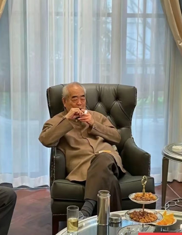 范曾大师失踪的瓜熟了，啥事都没有，就是新老婆生孩子了，不想和范曾大师住在前任