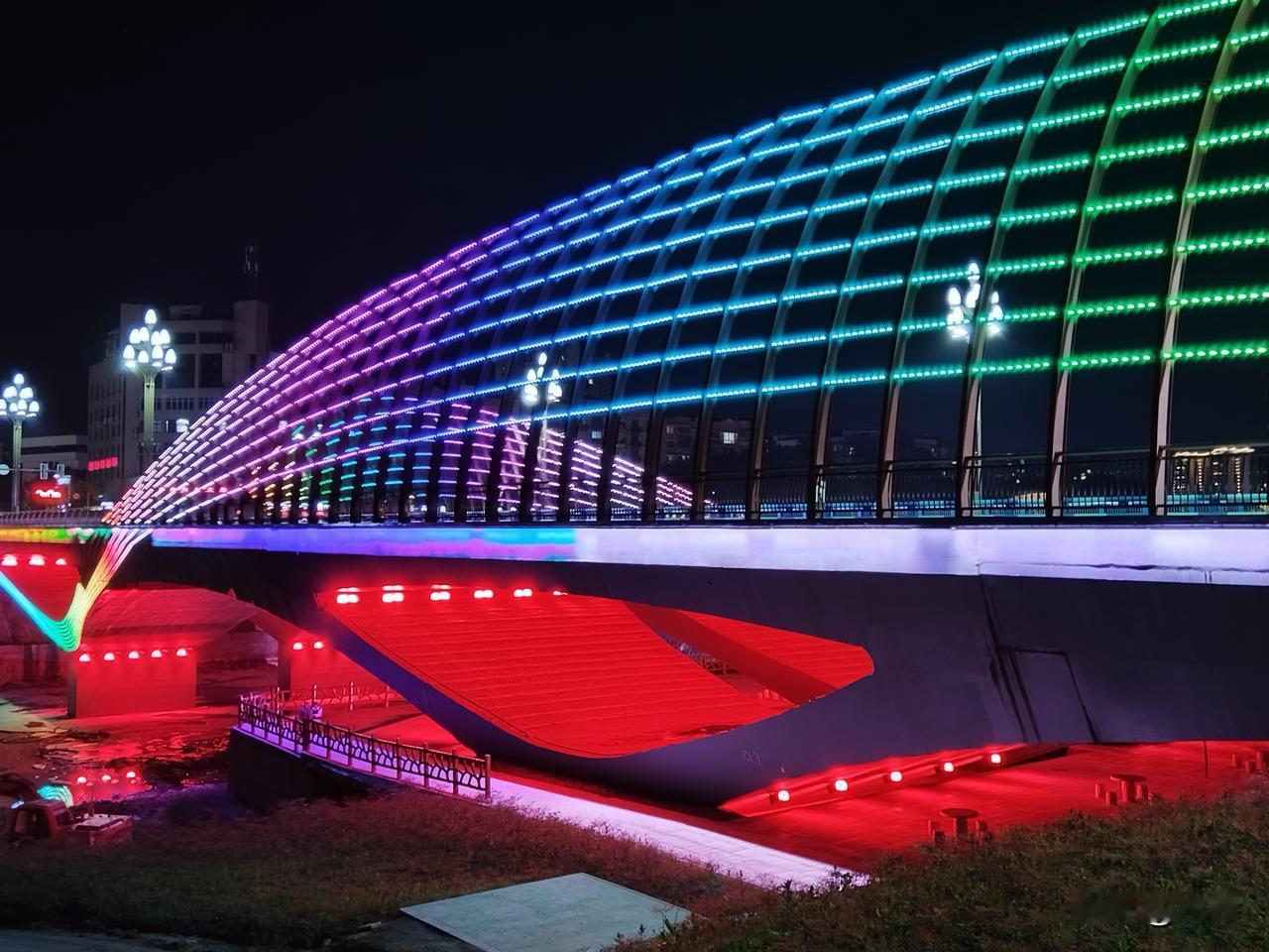 广安有个地方叫城南城南有座桥叫莲花大桥莲花桥边无莲花却有美丽的灯光秀广安