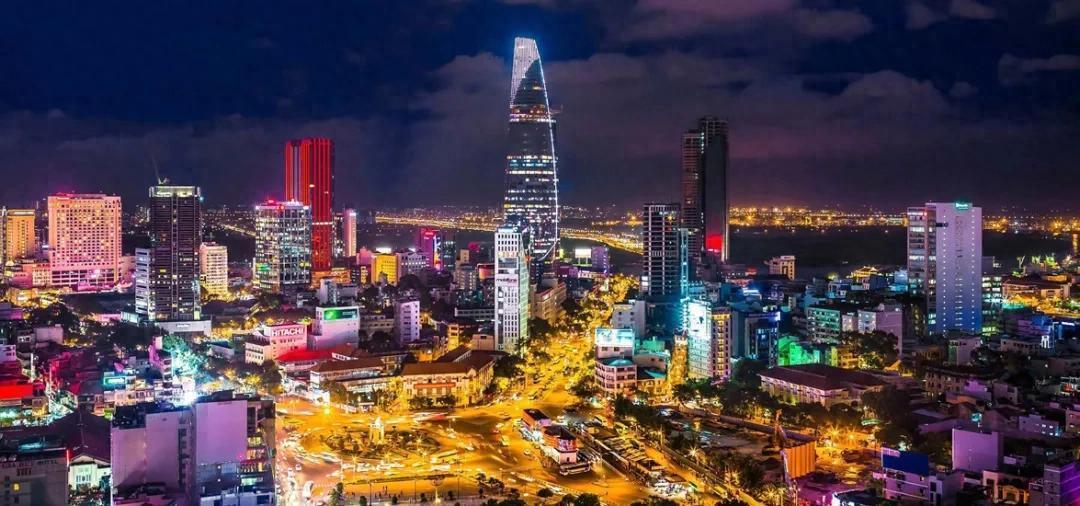 别低估越南这两年看越南，不能再用“代工厂”“低成本国家”的老眼光了。从它现在迈