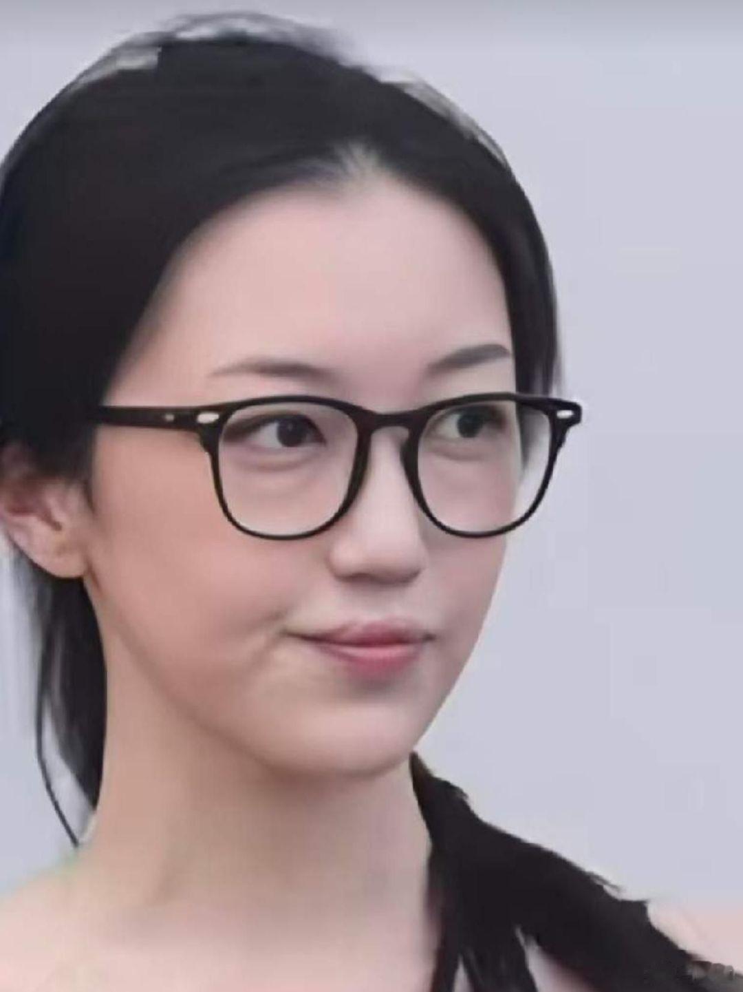 李嫣嘴唇有没有伤痕已经不重要了直白地讲,并非是在于她钱财这辈子都花不竭尽,而