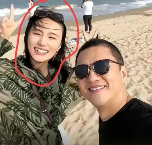 刚刚查了一下海哈金喜不查不知道一查才明白，海哈金喜被网友质疑作秀因为李亚