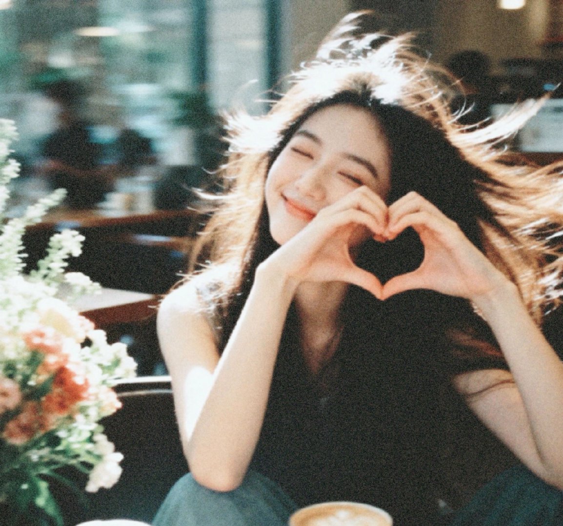 人总在意别人如何看自己，很少知道一个现实：其实别人真的不看你。