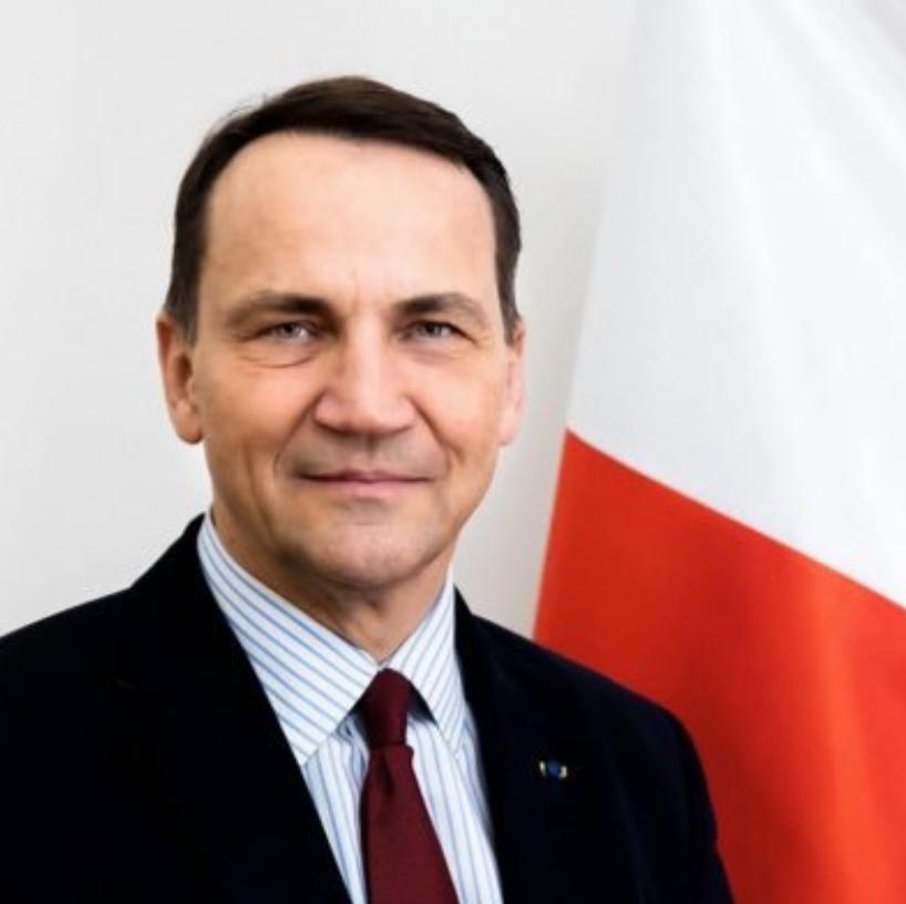 波兰实在没办法了，只能对中国开这个口了。4月23日，波兰副总理兼外长西科尔斯