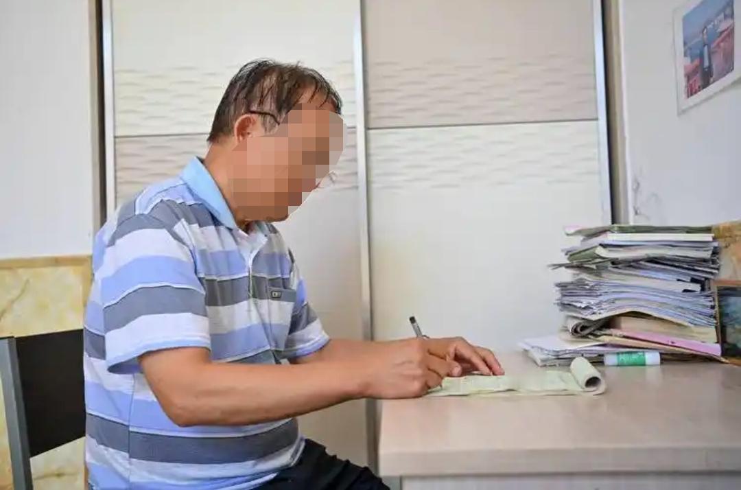 这算欺负老教师吗？五十四岁的刘老师生气了，找到主管教学的李副校长吵了一架。