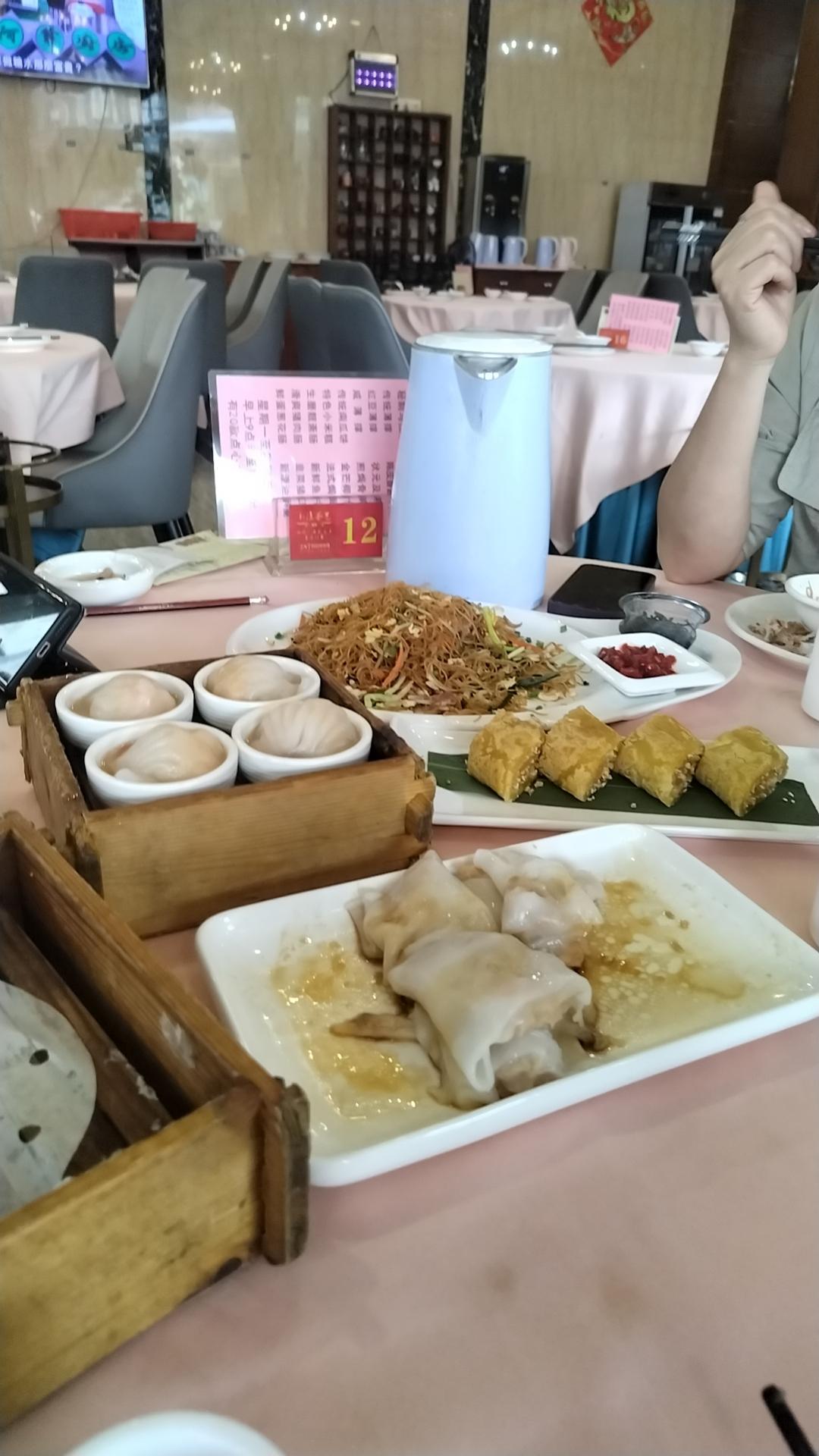 别总想着找靠山、攀关系、等贵人，成年人最清醒的现实就是：你自己不顶用，谁都帮不了