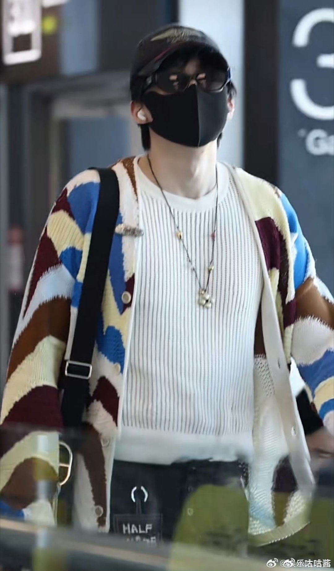 刘宇宁健身效果明显刘宇宁居家男友风开衫刘宇宁健身效果明显，机场男友风开衫好居家