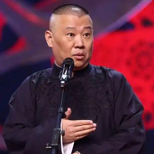 郭德纲含沙射影的调侃杨议，称自己忙的都没时间搭理他。杨议直播的时候，不断的攻