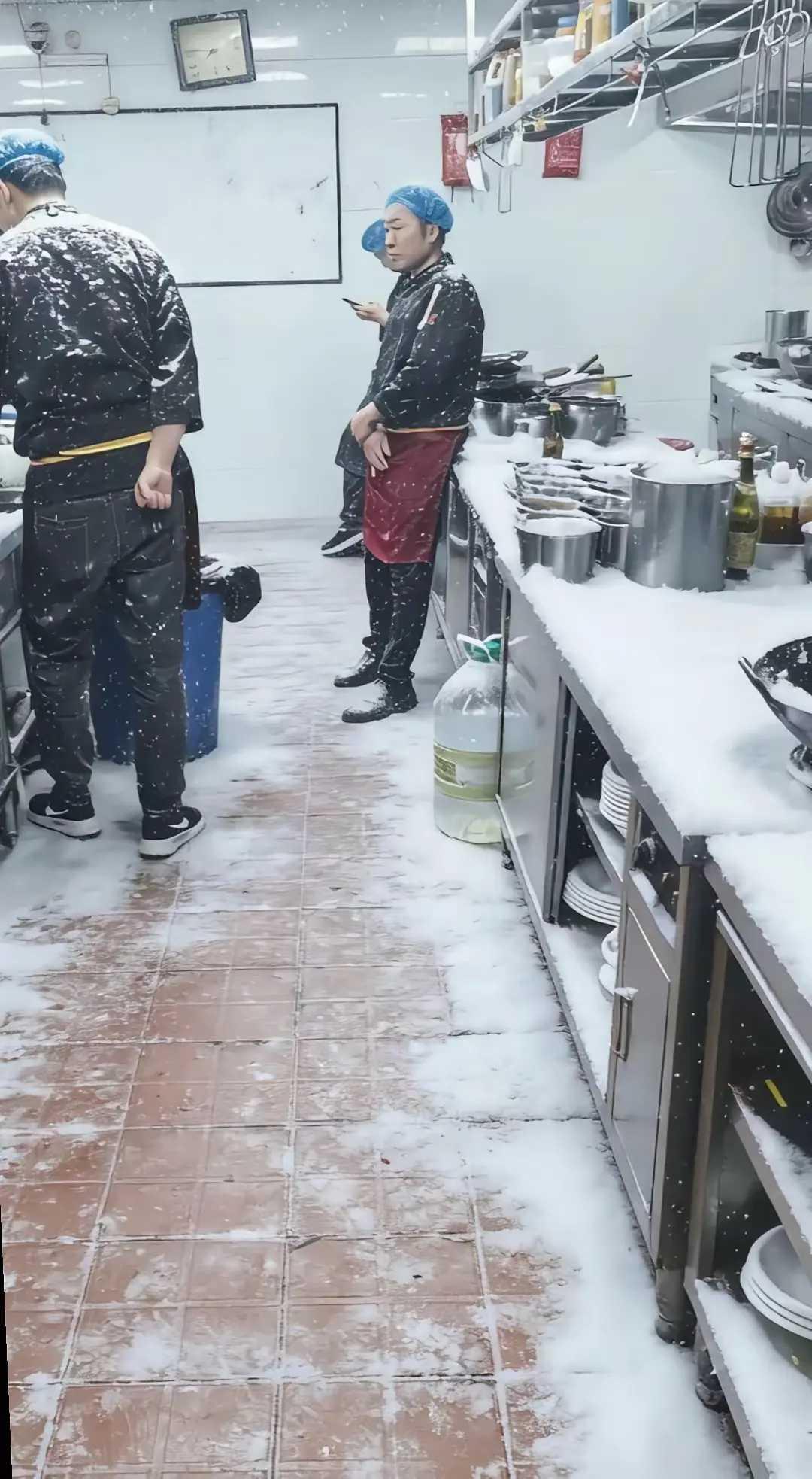 马上都上菜了，这客人还没到