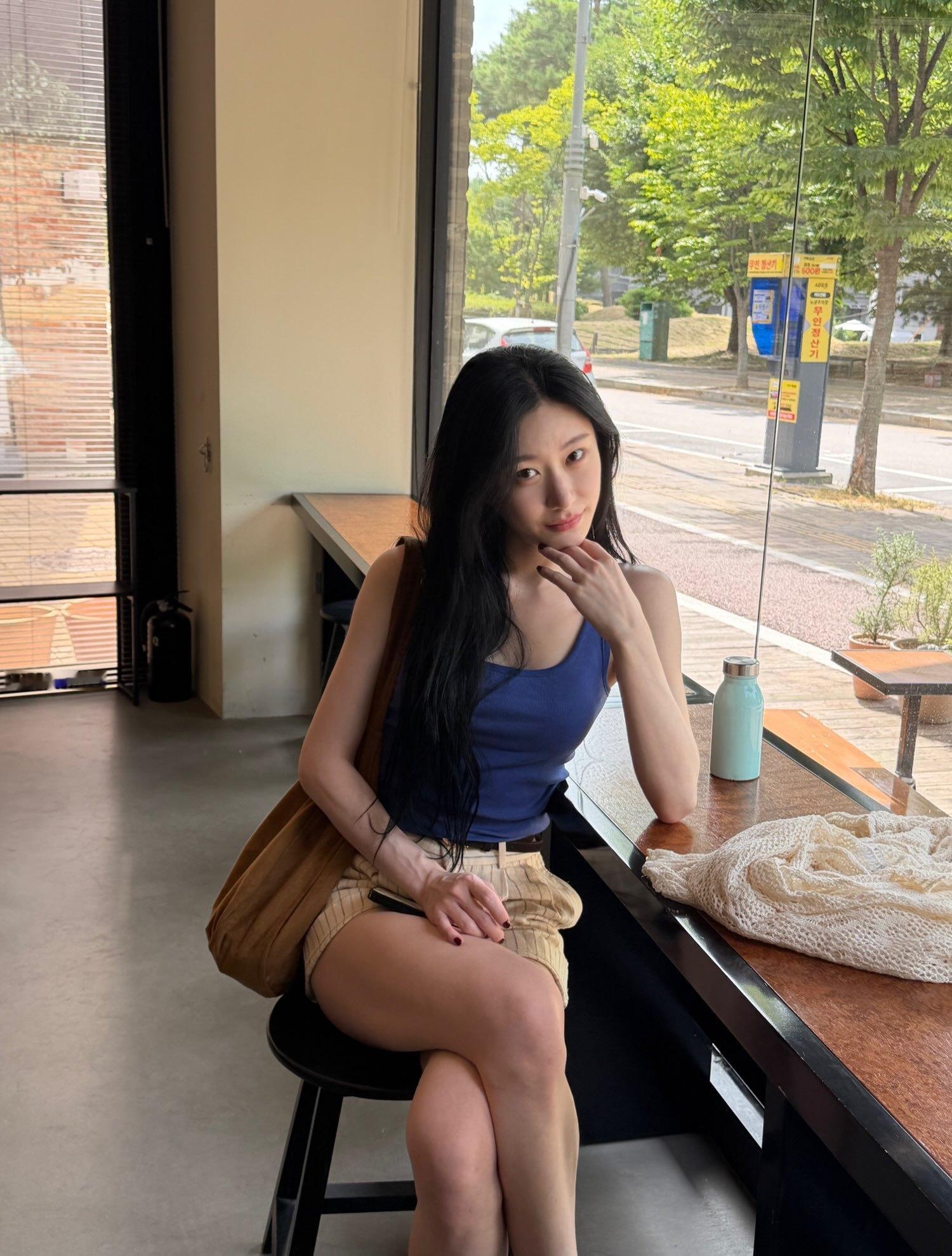 李彩领INS更新🤍🩵
