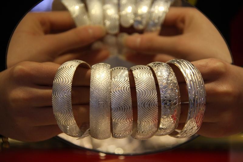 需求强劲，白银价格飙涨，上游将最受益，这五家核心企业值得重点关注:1. 盛