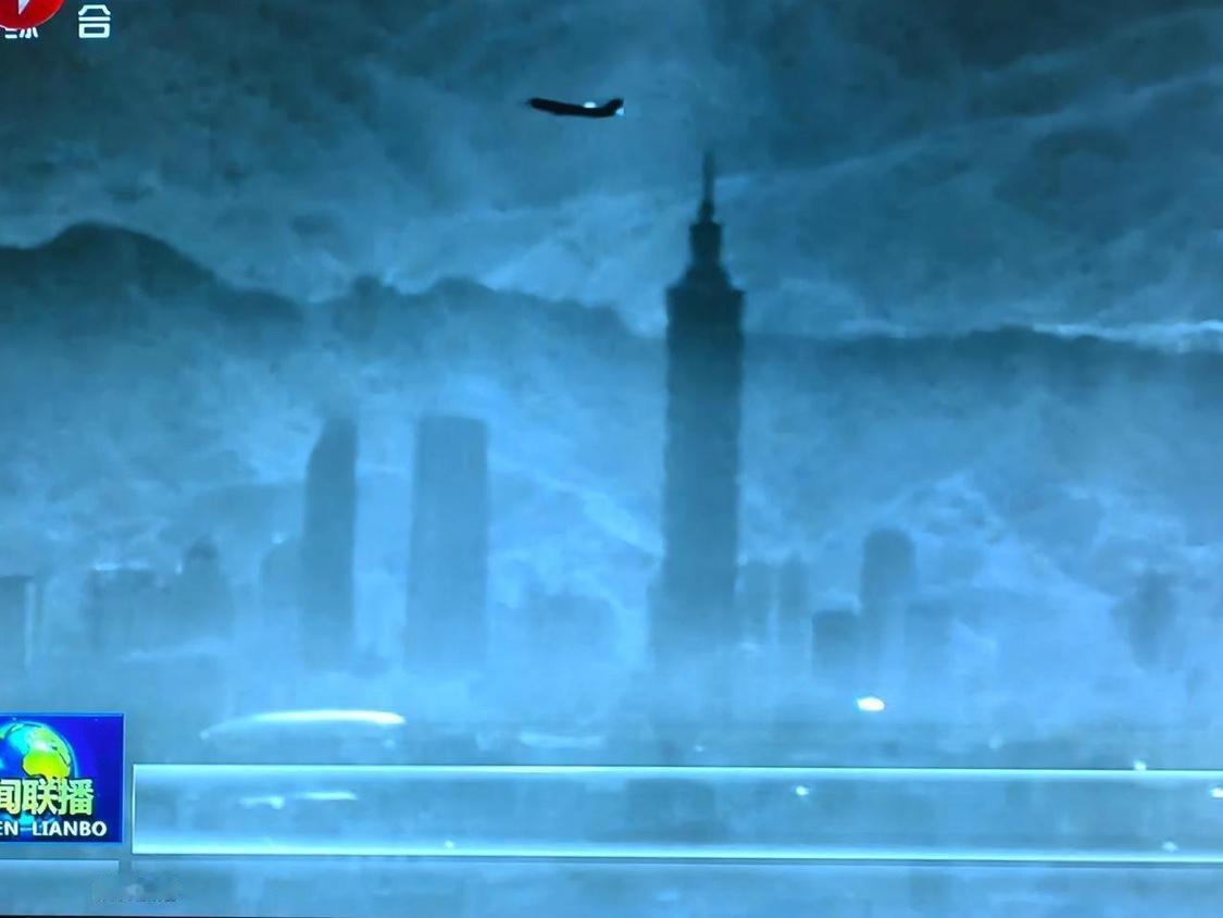 破案了！今夜军迷无人入眠，大家围绕官方公布的10秒钟短片讨论热烈。只因为我们的无