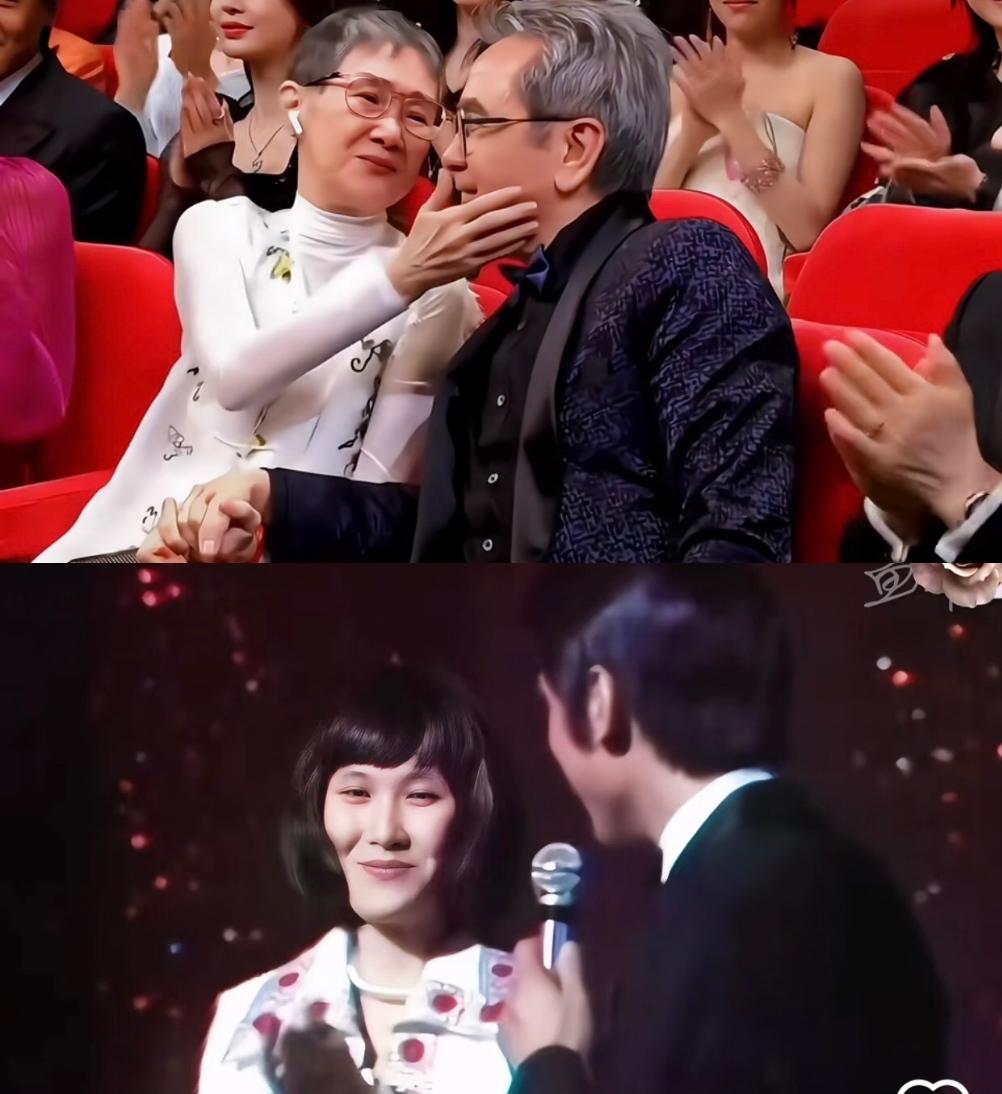 为啥香港明星都很爱自己太太，他们居然十指相扣她还扳过他的脸“嘛”用力亲了一口，