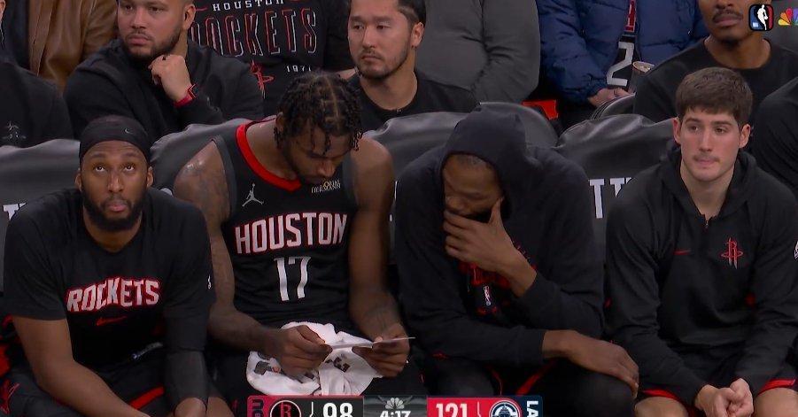 火箭拆了方向盘，车反而开得更快了。没有范弗里特，最后三分钟谁持球？乌度卡的答