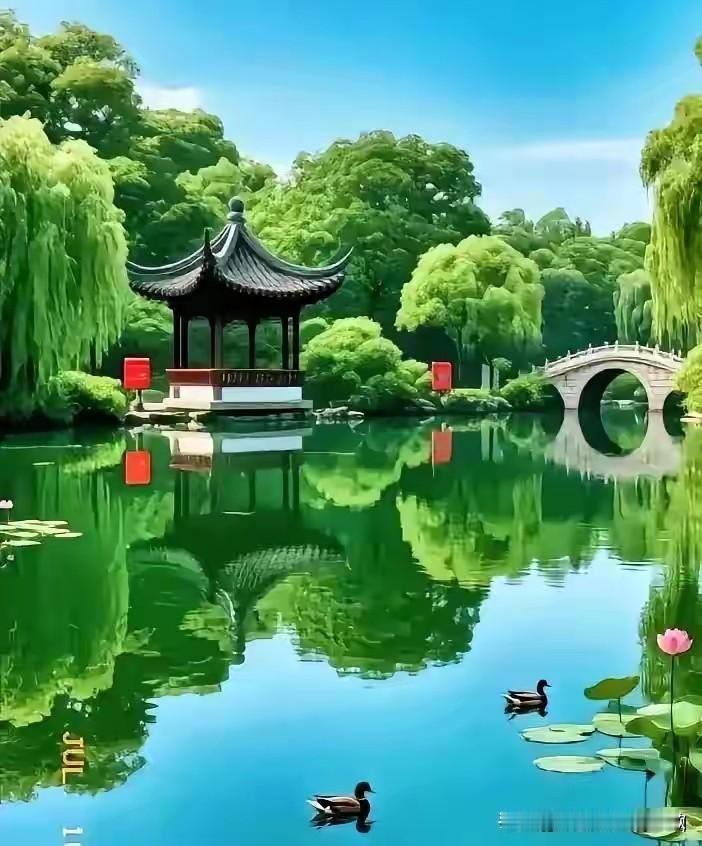 上联:杨柳飞絮堤岸落下联:荷莲滚珠水面浮横批:惠风和畅