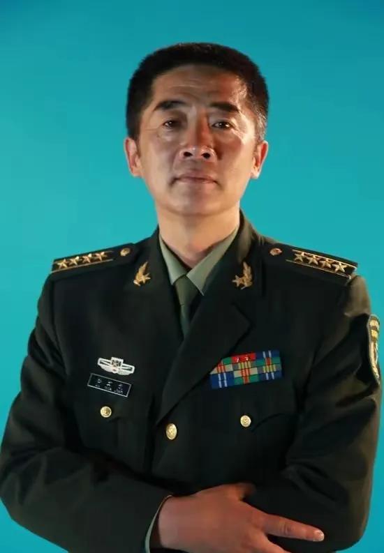 杜文龙icon，男，1964年11月19日出生，北京通州人，军事学硕士，大校军衔