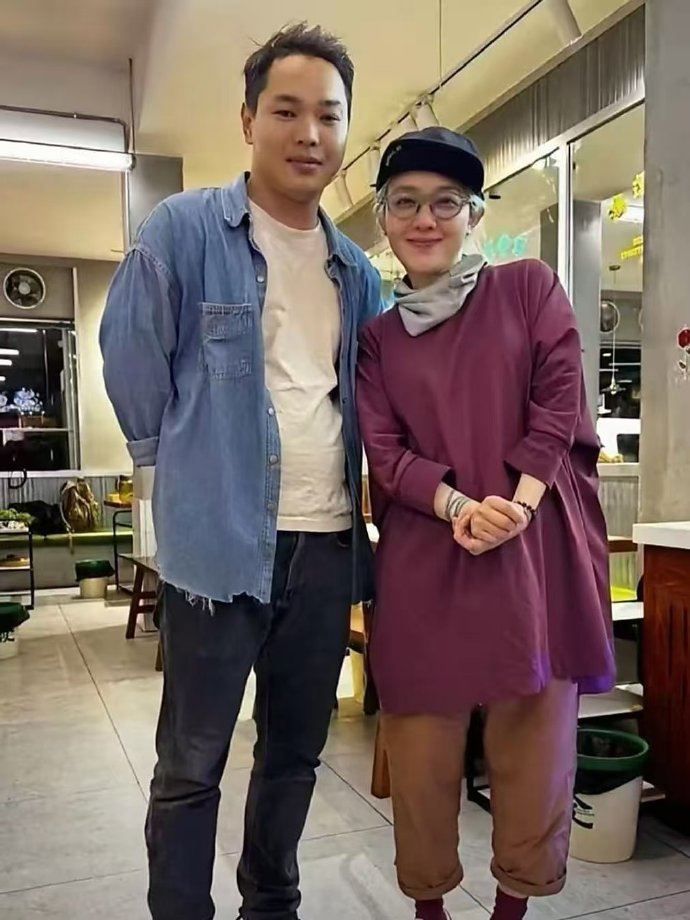 范晓萱像个老奶奶了。​​​