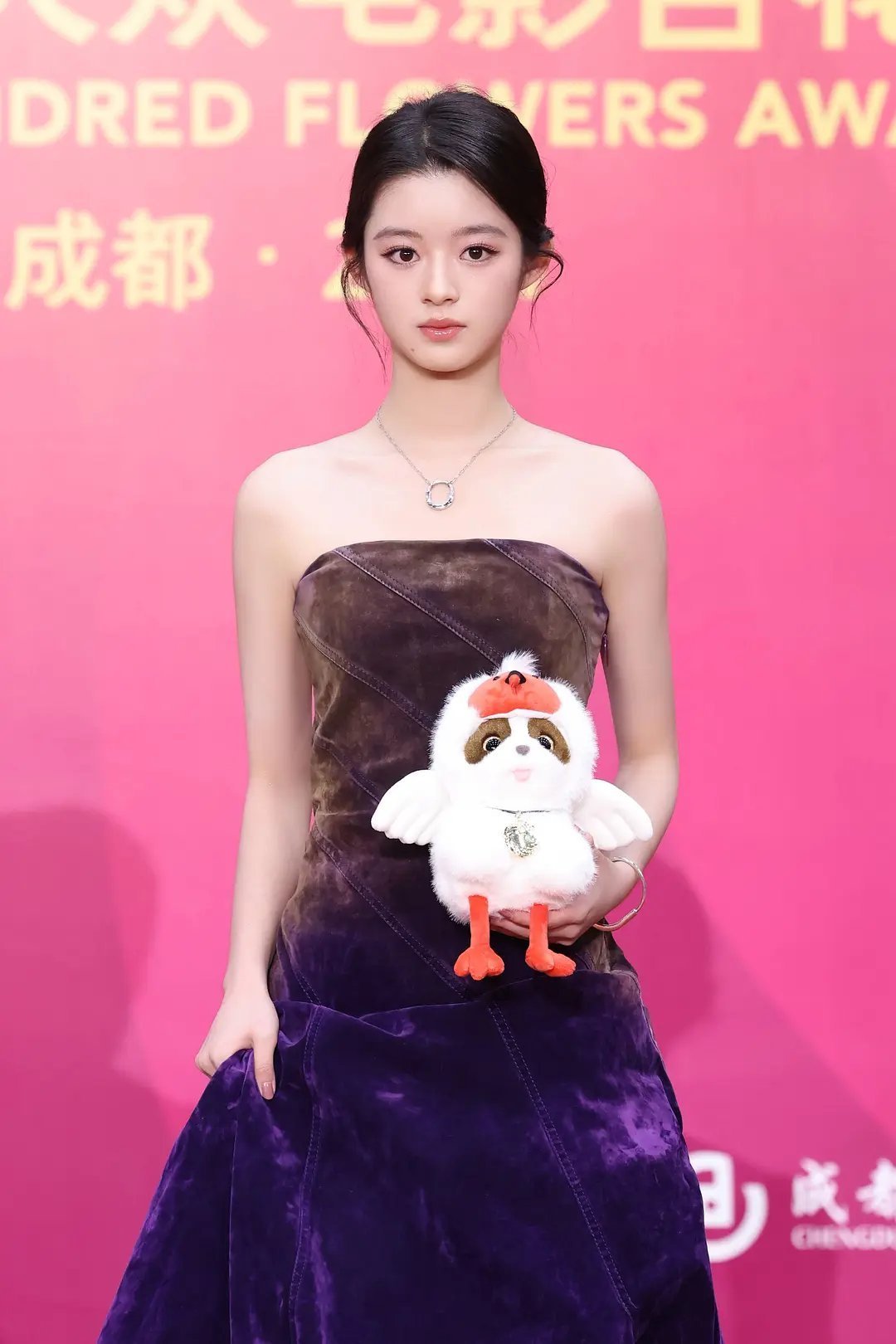 这颜值气质完全不输赵丽颖