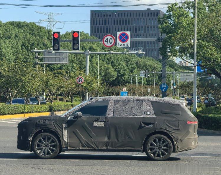 ES9谍照，预计是在2026第二季度亮相，可能是中国市场上最大的SUV，期待一下