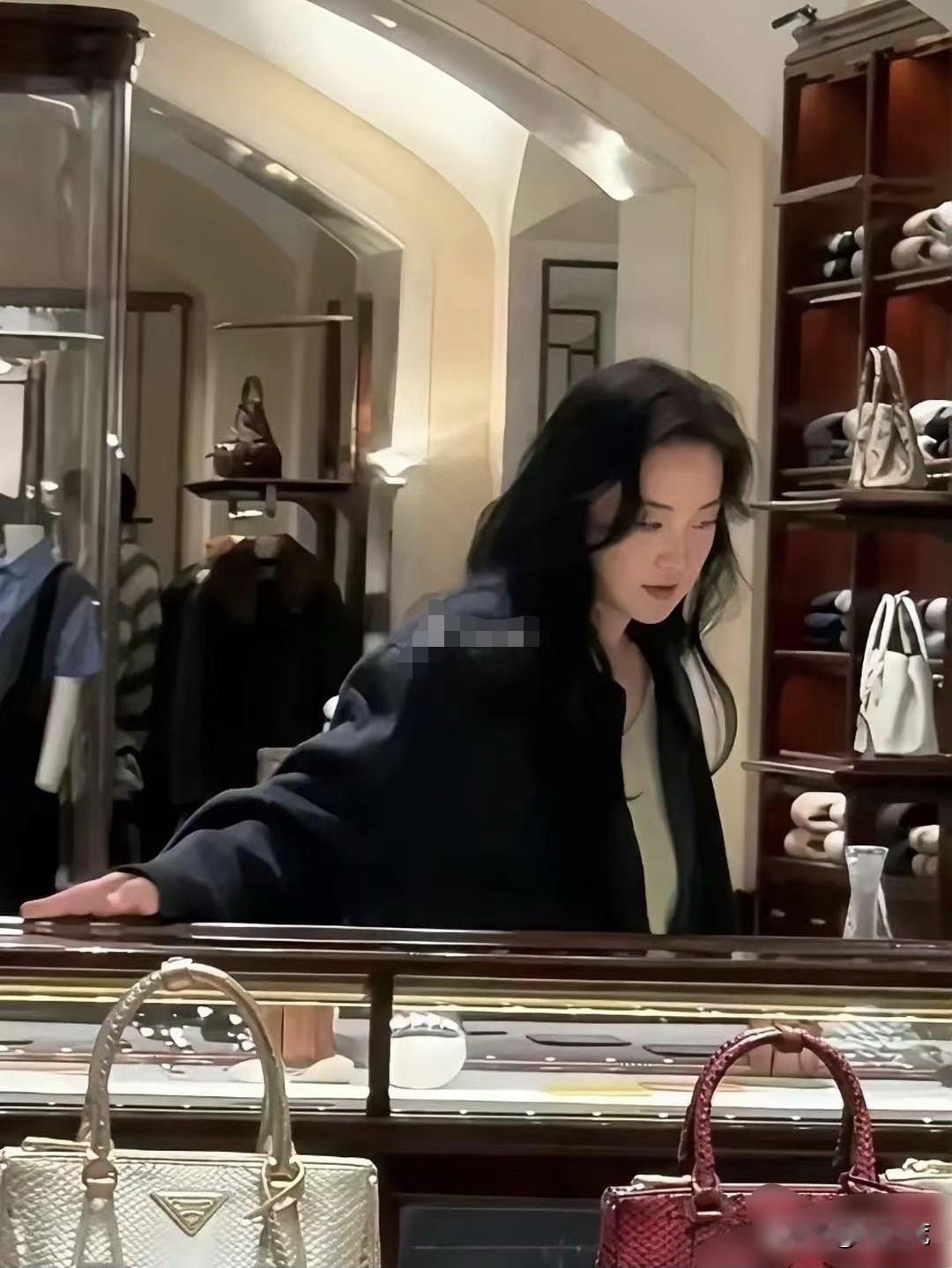 现在的贾玲好高冷啊！减个肥就财务自由了，贾玲是传奇啊，够吹一辈子的了，哈哈