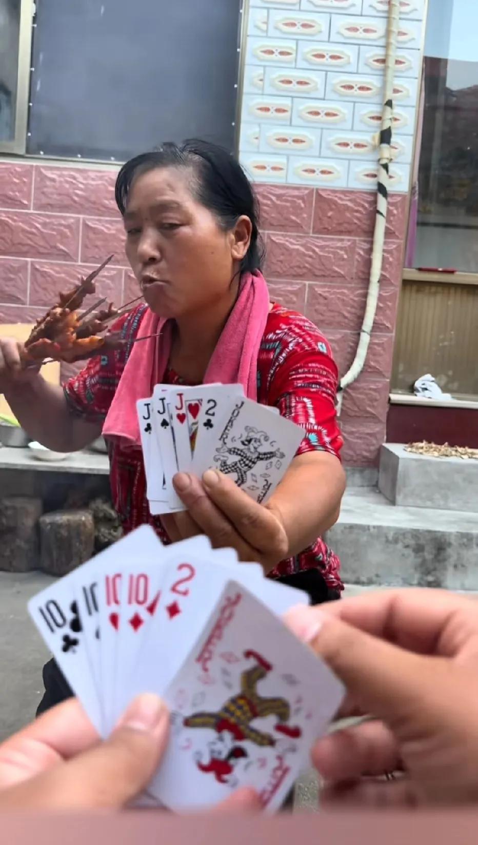 被冒犯到了[捂脸哭]这牌怎么打？