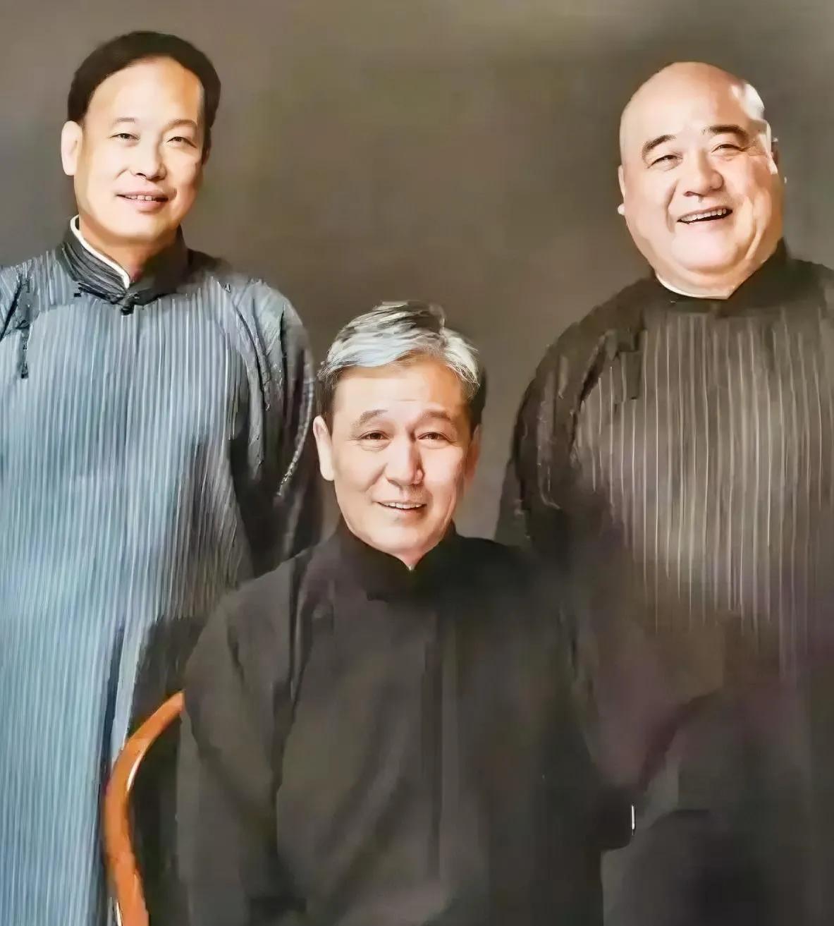杨少华老先生走了，这几天心里不得劲。听说他在相声界辈分特高，那现在圈里辈分最高的