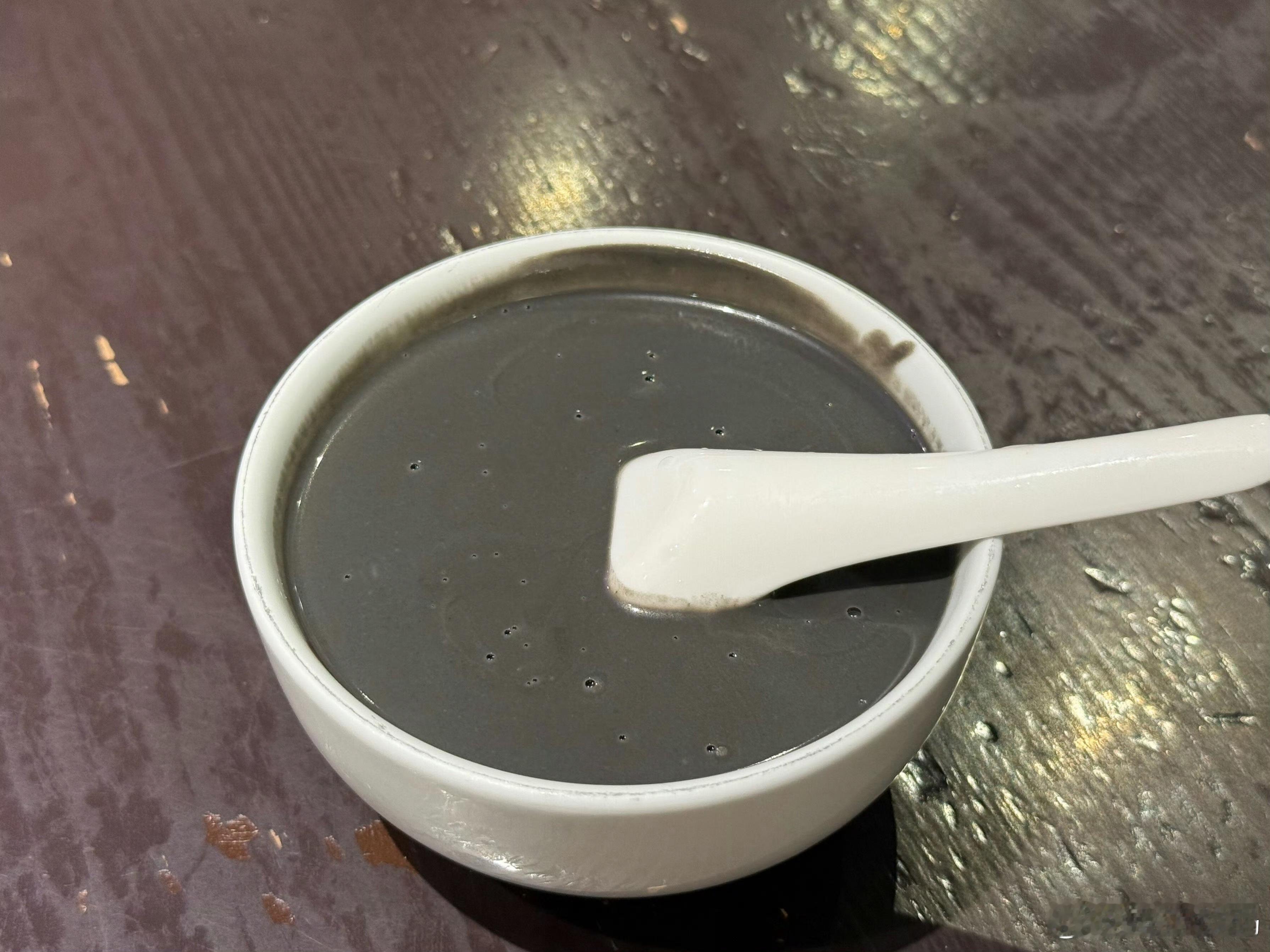 有没有芝麻糊品牌推荐啊。上次在香港吃了一回芝麻糊念念不忘，回来买了好多都不好喝。