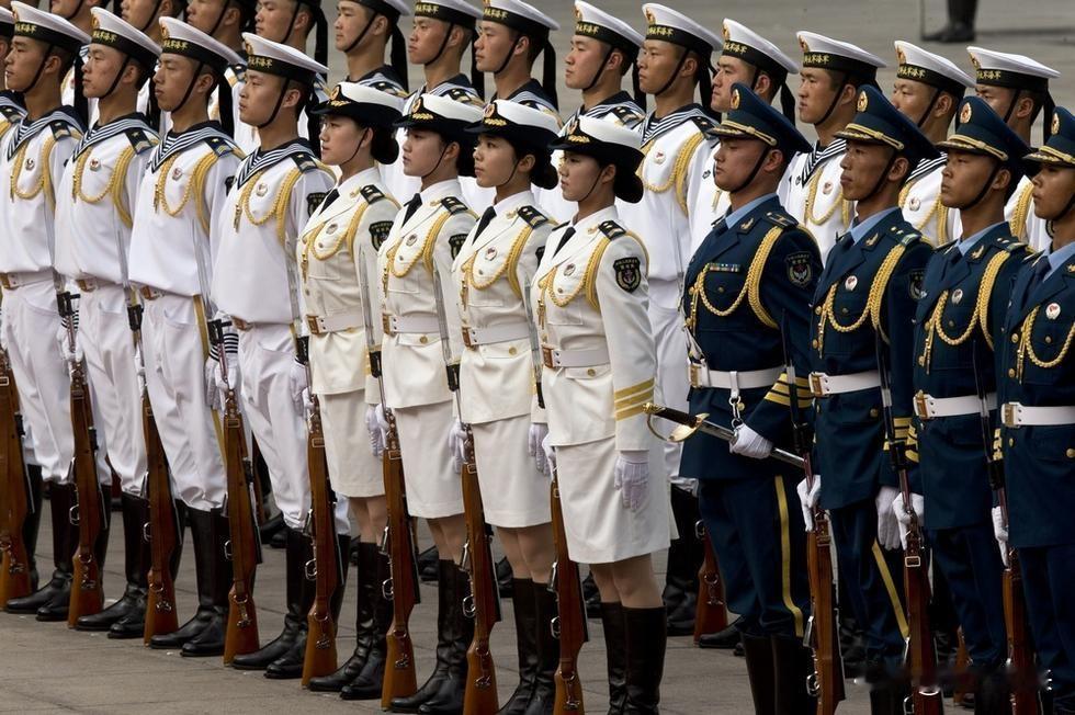 这段时间，外国元首频繁访华，导致中国人民解放军仪仗司礼大队出勤率格外的高。毕