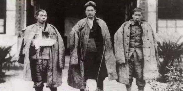1935年，王耀武得知部下俘虏了一个红军师长，便兴冲冲的跑过去准备开始审讯，但当