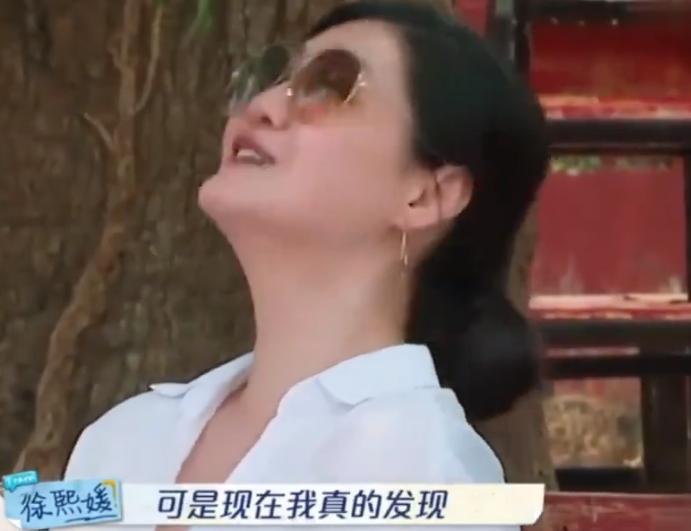 难怪大s后面都不出门了，不是她起不来床，而是她终于把自己活成了普通妇女的样子